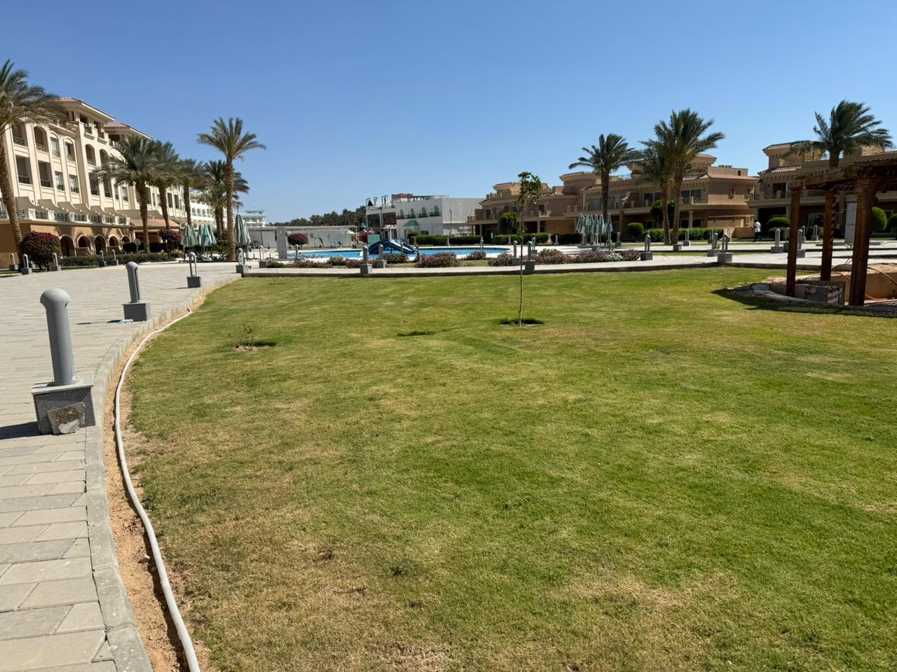 04_Resort_Garden_Lawn