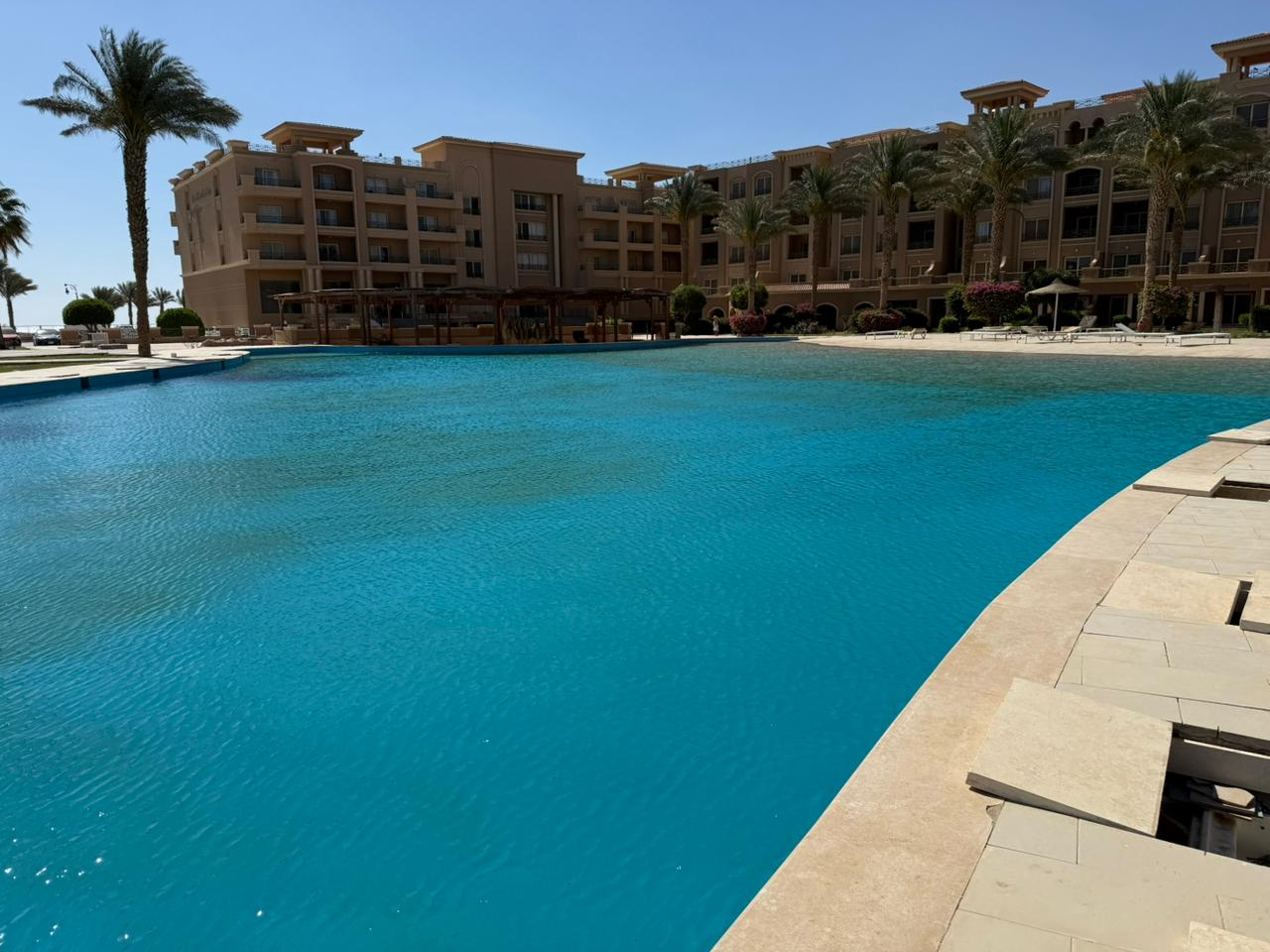 07_Resort_Pool_Building_View