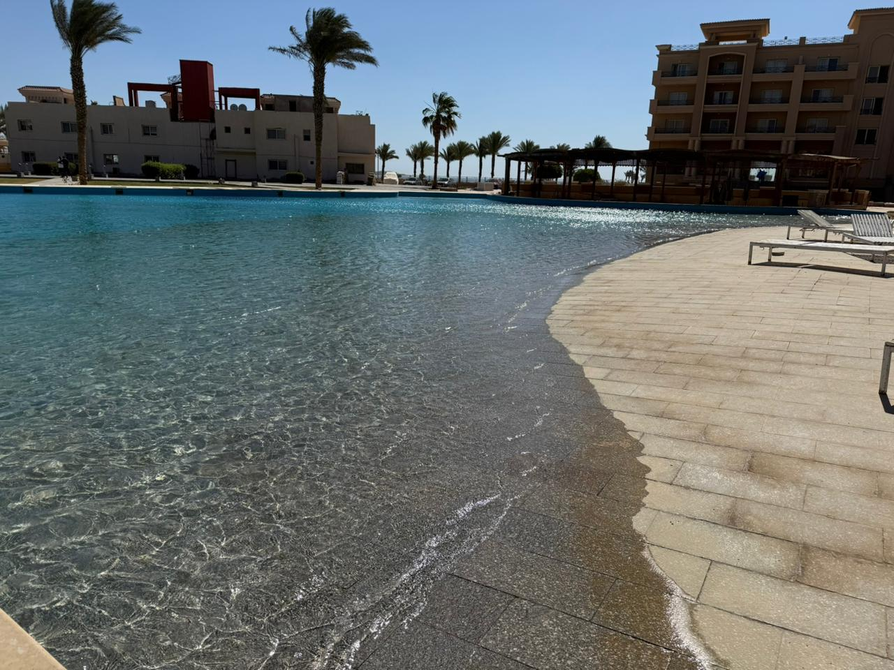 08_Resort_Pool_Beach_Entry