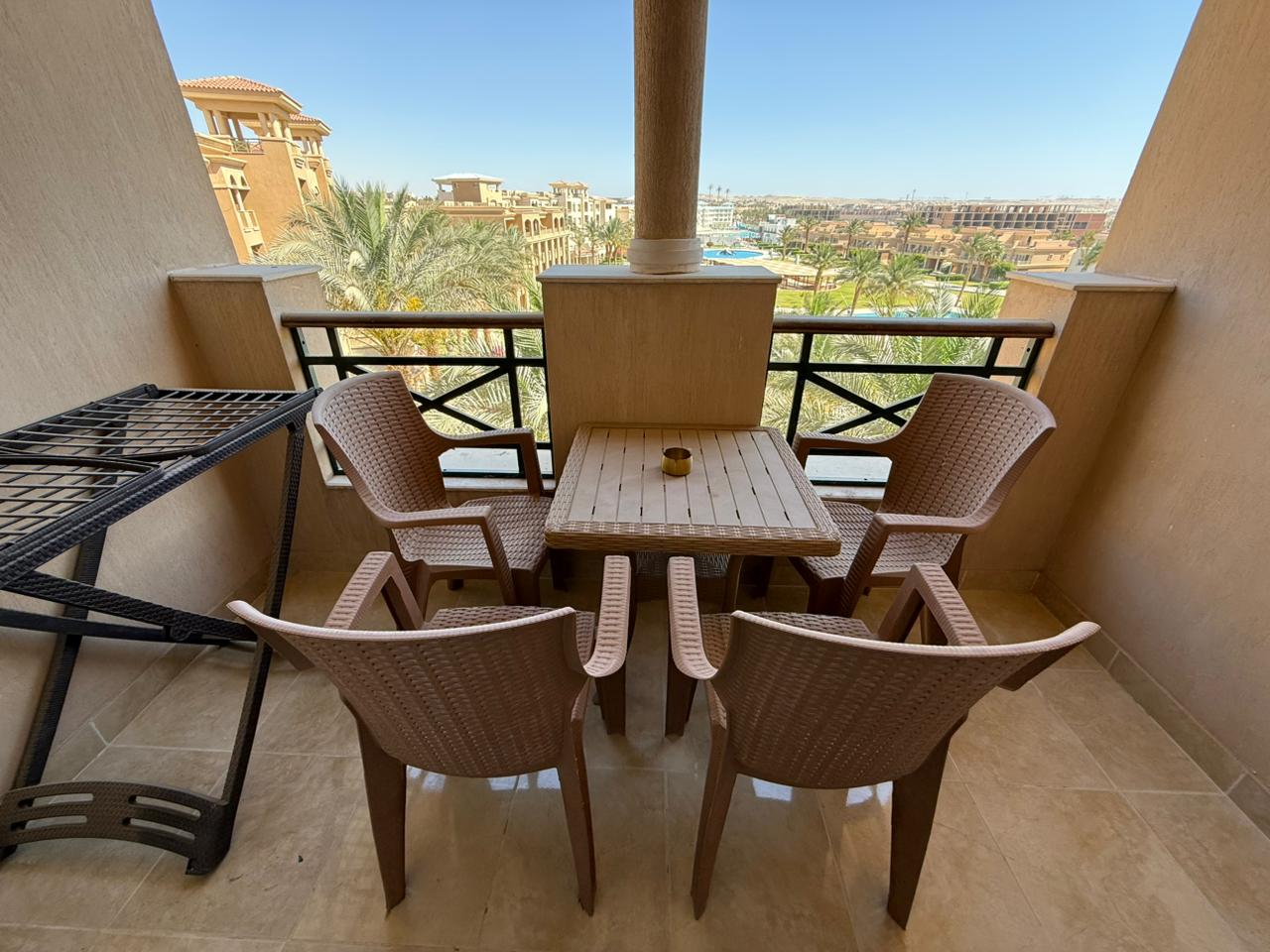 11_Balcony_Table_Chairs