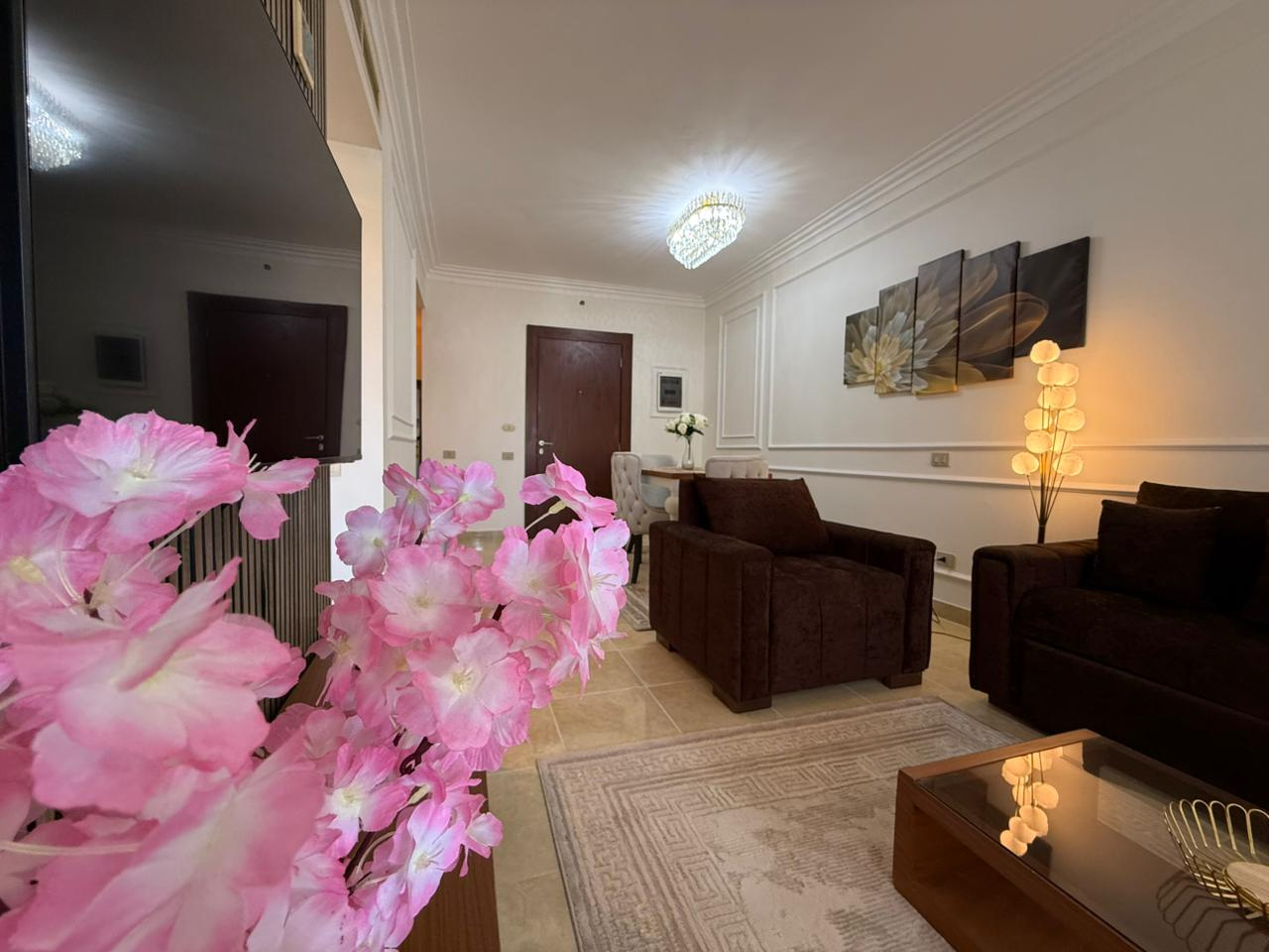 16_Living_Room_Flowers_Sofa